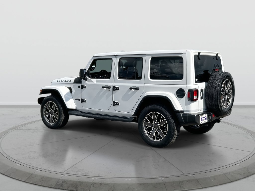 Used 2021 Jeep Wrangler Unlimited Sahara AWD/4WD image 6