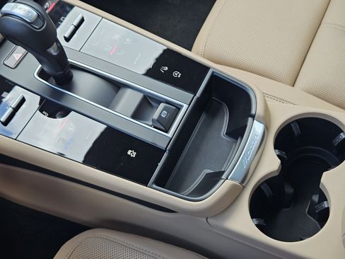 Certified 2026 Porsche Macan AWD/4WD image 20