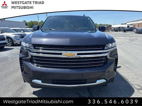 Used 2023 Chevrolet Suburban LT RWD image 2