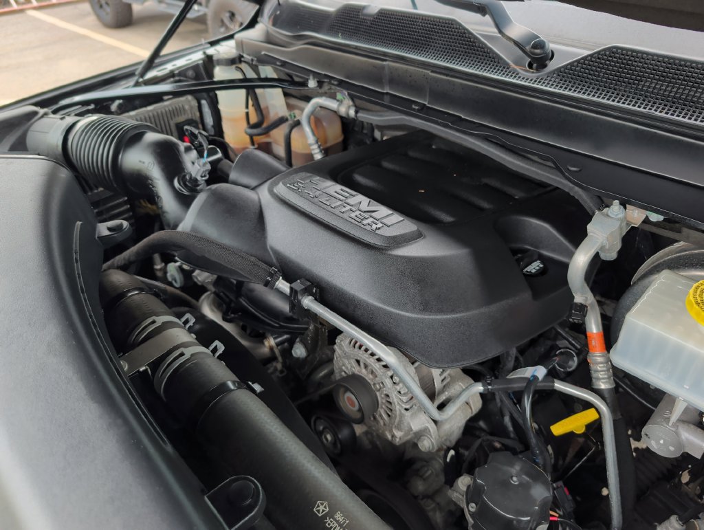 Used 2019 RAM 2500 Laramie w/ Black Appearance Package AWD/4WD image 25