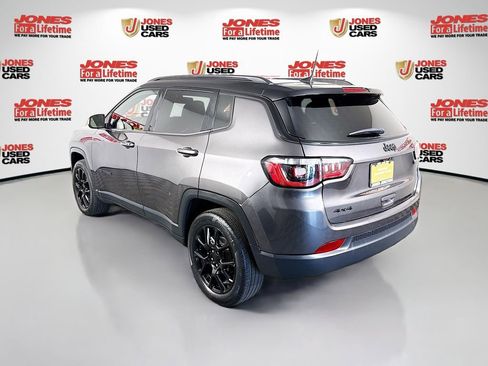 Used 2023 Jeep Compass Latitude w/ Sun and Sound Group AWD/4WD image 2