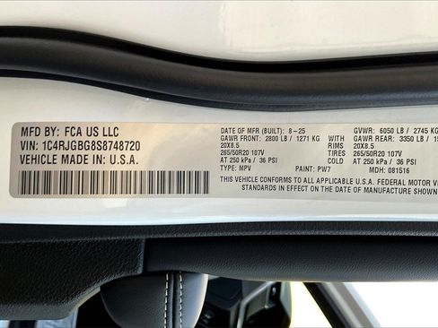 New 2025 Jeep Grand Cherokee Limited w/ Black Appearance Package image 13