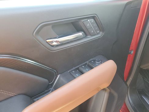 Used 2025 GMC Canyon AT4 w/ Technology Plus Package image 31