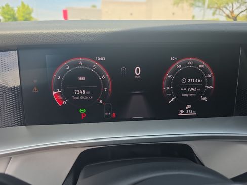 Certified 2025 Volkswagen Tiguan SE w/ Panoramic Sunroof Package FWD image 10