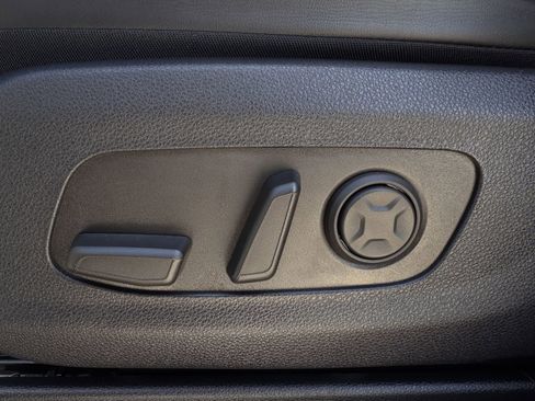 Used 2025 Kia Carnival SX w/ SX Dark Edition Package image 27