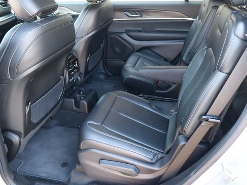 Used 2025 Jeep Grand Cherokee L Limited w/ Black Appearance Package AWD/4WD image 5