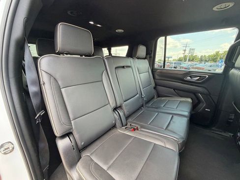 Used 2024 Chevrolet Suburban Premier AWD/4WD image 30
