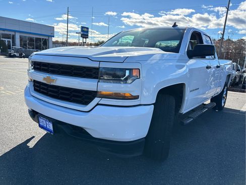 Used 2018 Chevrolet Silverado 1500 Custom w/ Custom Value Package image 5