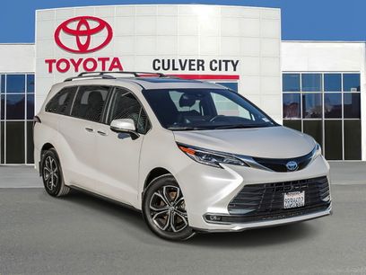 Used 2025 Toyota Sienna Platinum