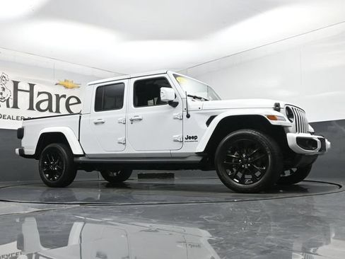 Used 2023 Jeep Gladiator Overland AWD/4WD image 2