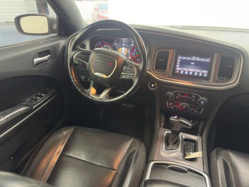 Used 2019 Dodge Charger SXT image 14