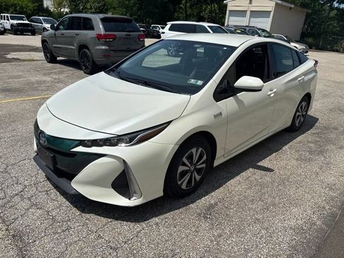 Used 2018 Toyota Prius Prime Premium FWD image 7