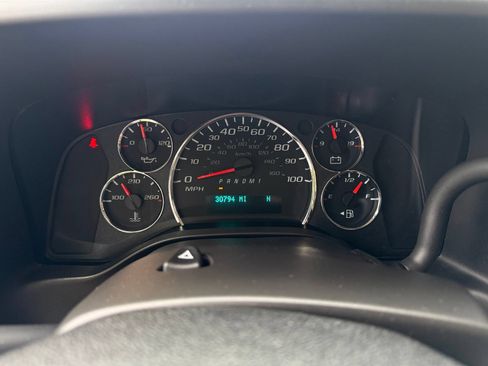 Used 2025 GMC Savana 3500 LT w/ LT Preferred Equipment Group RWD image 13