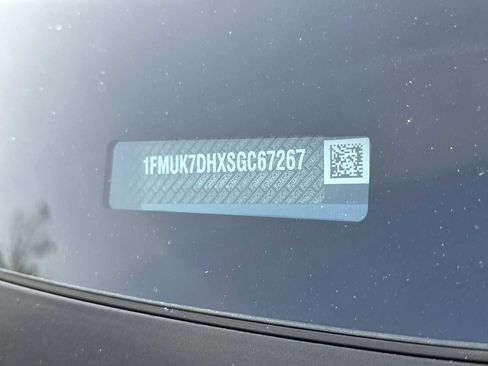 Used 2025 Ford Explorer Active image 27