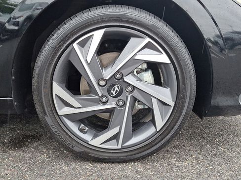 Certified 2025 Hyundai Elantra SEL image 8