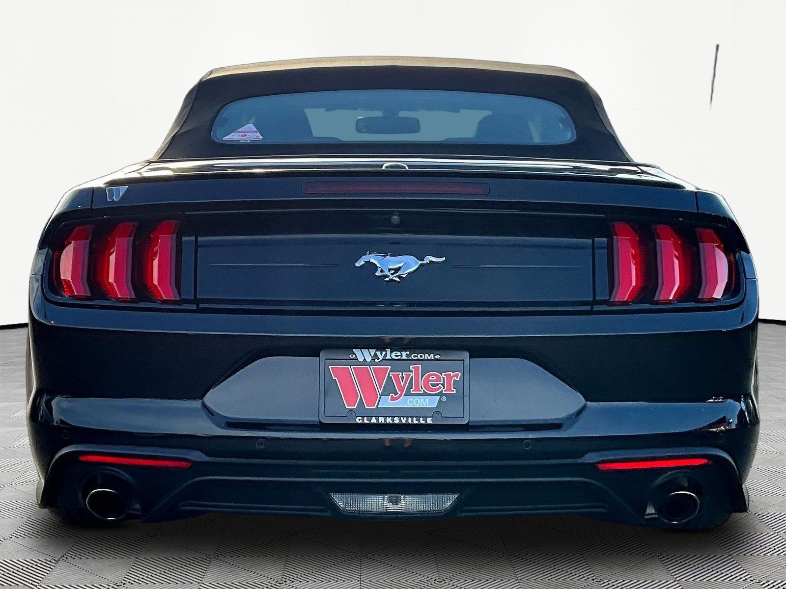 Used 2018 Ford Mustang Premium RWD image 5