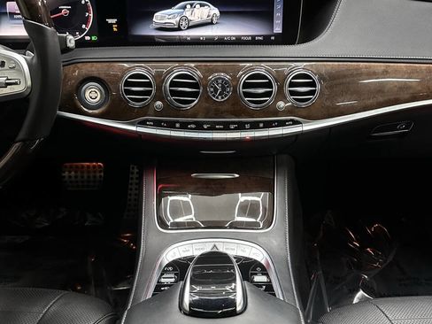 Used 2018 Mercedes-Benz S 560 S 560 4MATIC AWD 4dr Sedan image 26