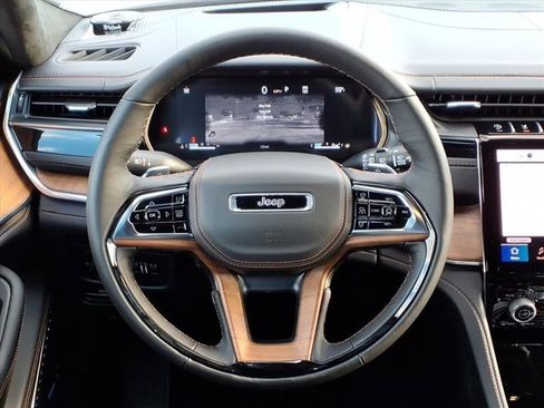 New 2025 Jeep Grand Cherokee Summit image 11