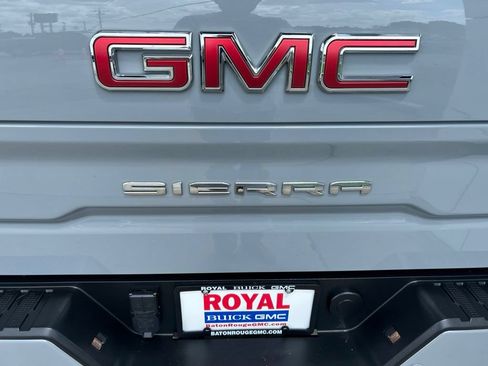 Used 2024 GMC Sierra 1500 AT4 w/ Technology Package AWD/4WD image 30
