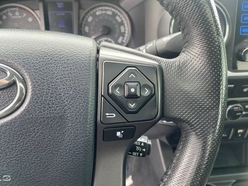 Used 2017 Toyota Tacoma TRD Off-Road AWD/4WD image 20