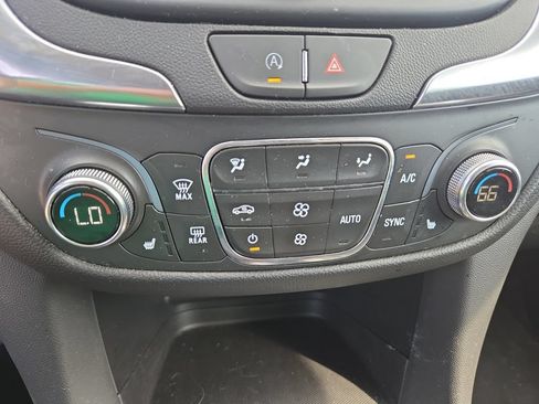Used 2024 Chevrolet Equinox LT FWD image 27