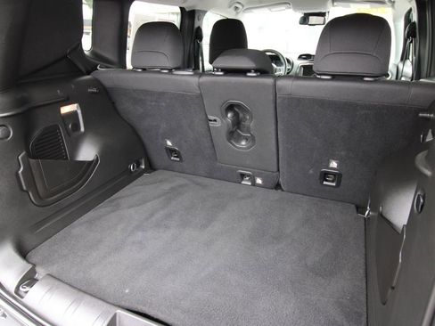 Used 2021 Jeep Renegade Latitude w/ Convenience Group image 29