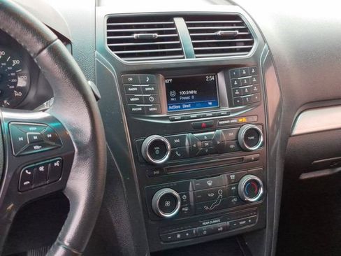 Used 2017 Ford Explorer XLT FWD image 14