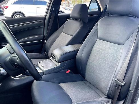 Used 2018 Chrysler 300 Touring w/ Sport Appearance Package image 26