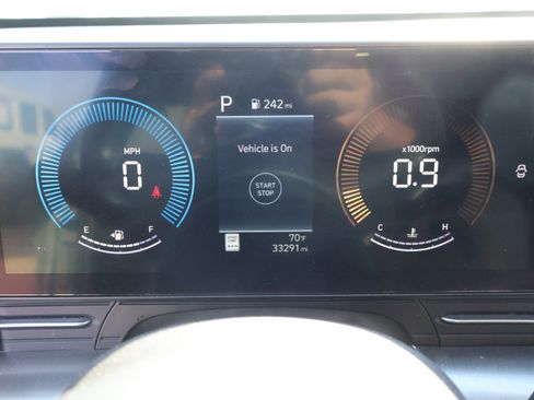 Used 2025 Hyundai Kona SEL image 32