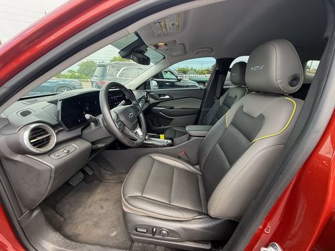 Used 2024 Chevrolet Trax ACTIV FWD image 12