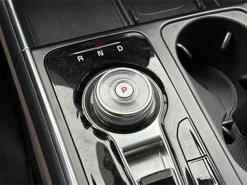 Certified 2025 Kia Carnival EX image 28