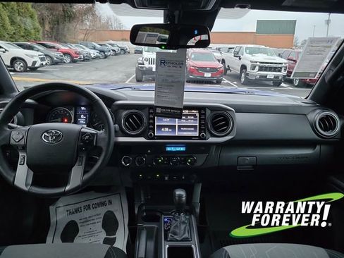 Used 2022 Toyota Tacoma TRD Off-Road w/ Technology Package image 10