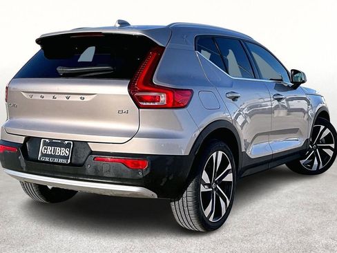 Used 2023 Volvo XC40 B4 Plus w/ Protection Package Premier image 2