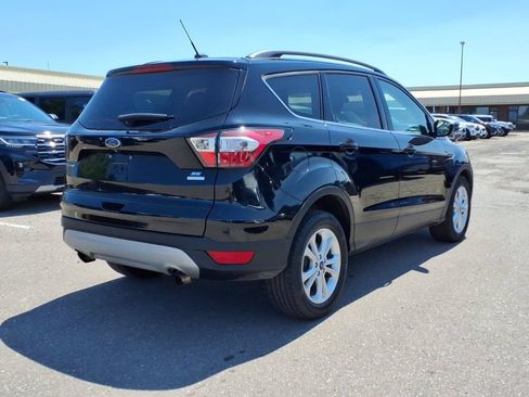 Used 2018 Ford Escape SE FWD image 4