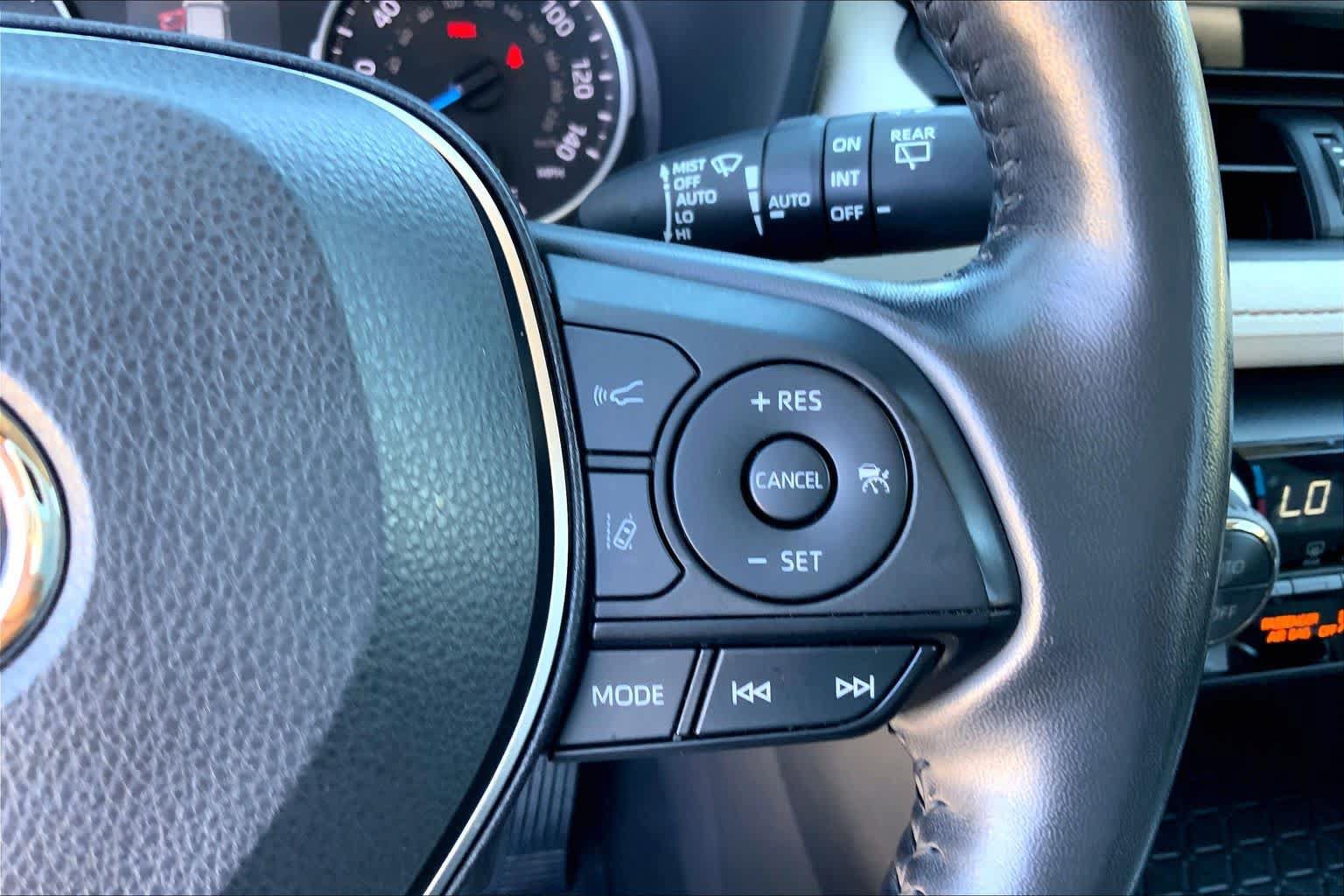 Used 2022 Toyota RAV4 XLE Premium AWD/4WD image 25