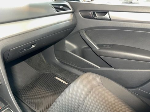 Used 2015 Volkswagen Passat 1.8T S image 32