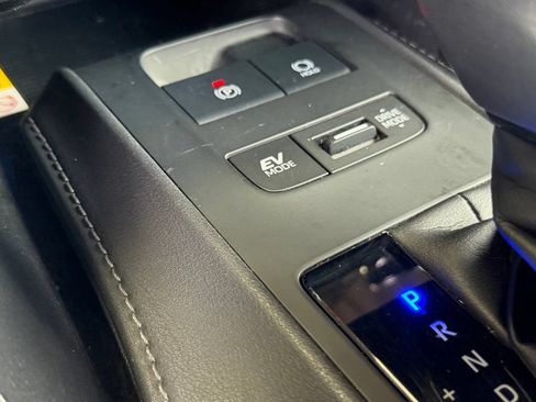 Used 2021 Toyota Venza LE w/ Carpet Mat Package (TMS) AWD/4WD image 32