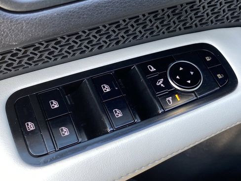Certified 2025 Nissan Ariya AWD image 28