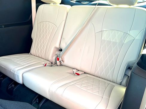 Used 2022 Buick Enclave Avenir w/ Avenir Technology Package image 20