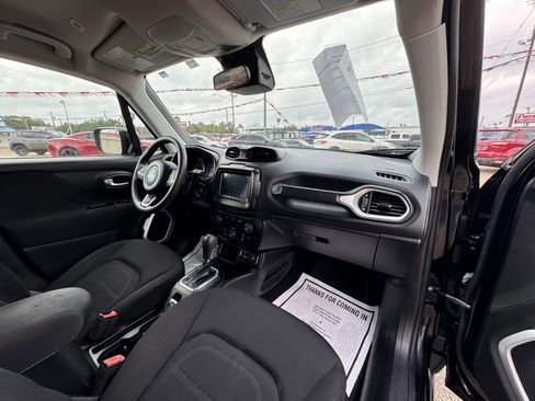 Used 2019 Jeep Renegade Latitude FWD image 25