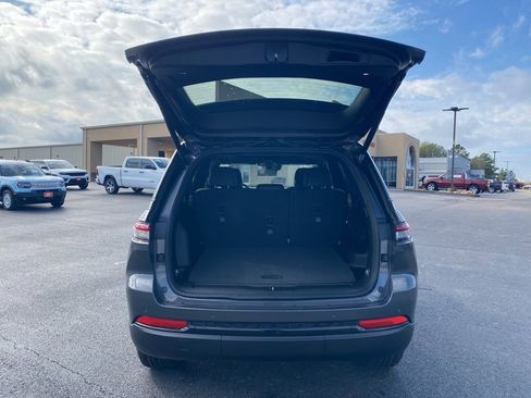 New 2025 Jeep Grand Cherokee Altitude image 43