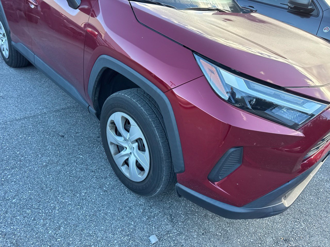 Used 2023 Toyota RAV4 LE FWD image 4