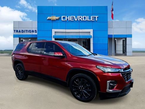 Used 2024 Chevrolet Traverse RS FWD image 2