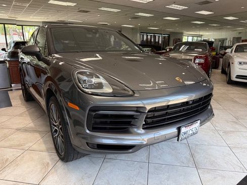 Used 2019 Porsche Cayenne AWD/4WD image 2