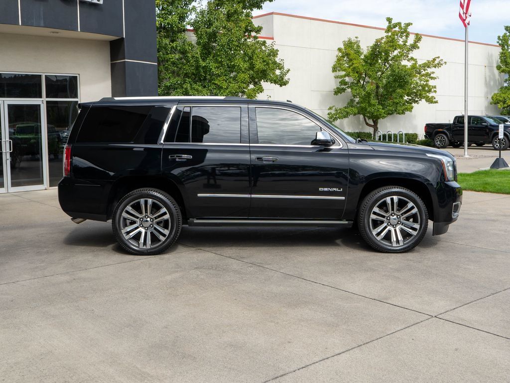 Used 2018 GMC Yukon Denali w/ Denali Ultimate Black Edition AWD/4WD image 8
