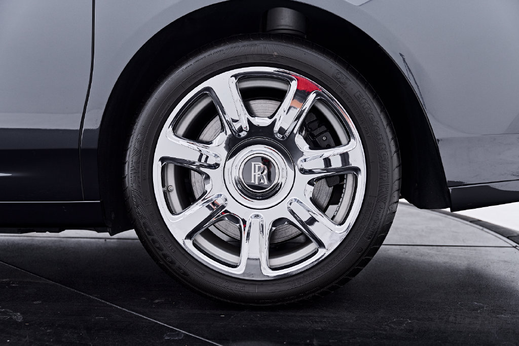 Used 2016 Rolls-Royce Ghost RWD image 25