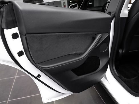 Used 2023 Tesla Model Y Long Range AWD/4WD image 40
