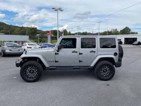 Used 2017 Jeep Wrangler Unlimited Sahara w/ Dual Top Group image 5