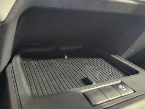 Used 2026 Toyota Corolla Cross L image 27