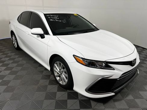 Used 2023 Toyota Camry LE image 3